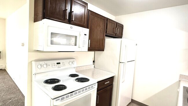 Foto del edificio - Elkhorn Village Apartments | 1 & 2 Bedroom Apartments in Elkhorn, WI – Heat Included