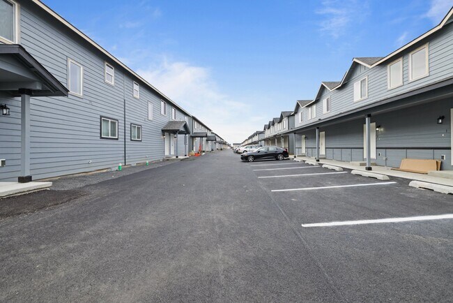 Building Photo - 2625 W Marina Dr