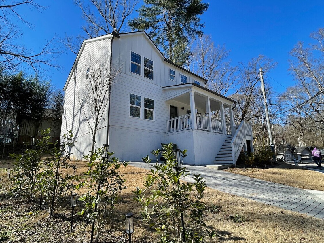 Foto principal - New Construction in Almond Park