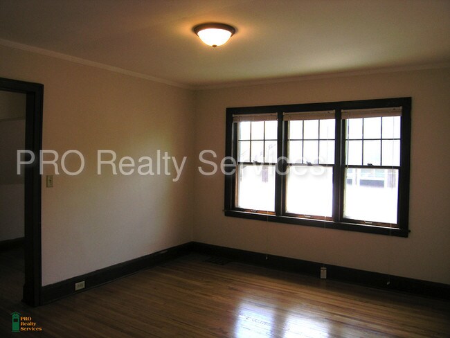 Building Photo - 3636 Cedar Ave S