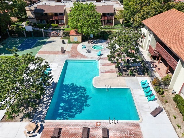 Foto del edificio - 1030 W MacArthur Blvd