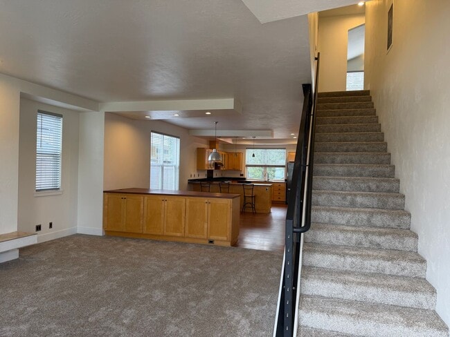 Photo - Beautiful 3 bedroom 2.5 bathroom house in a great neighborhood!