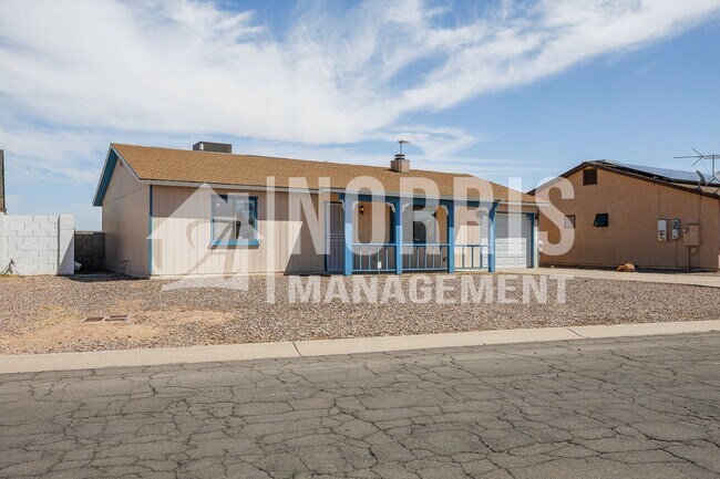 Foto del edificio - Charming Home with Private Backyard