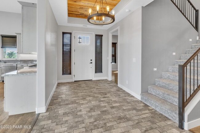 Building Photo - 1584 Majestic Way