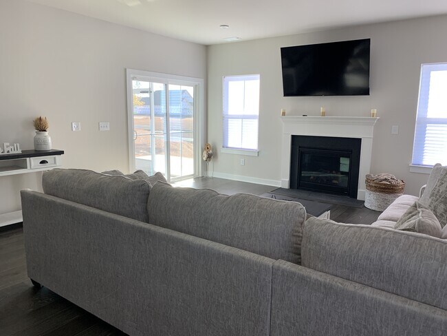 Foto del edificio - 2325 Hazel Wy