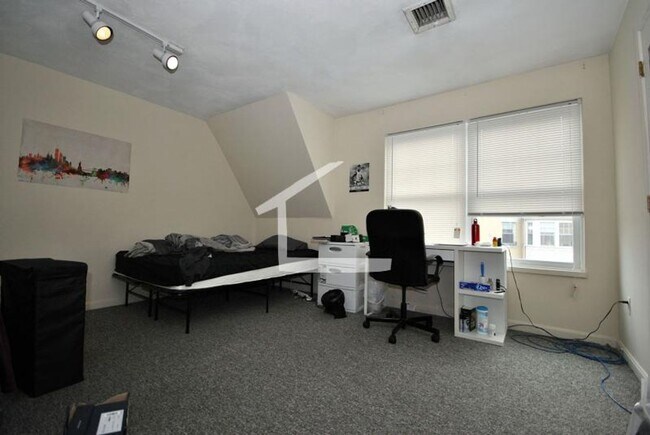 Foto del edificio - 127 Glenville Ave