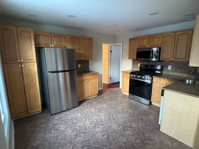 Building Photo - 85 Lawn Park Ave