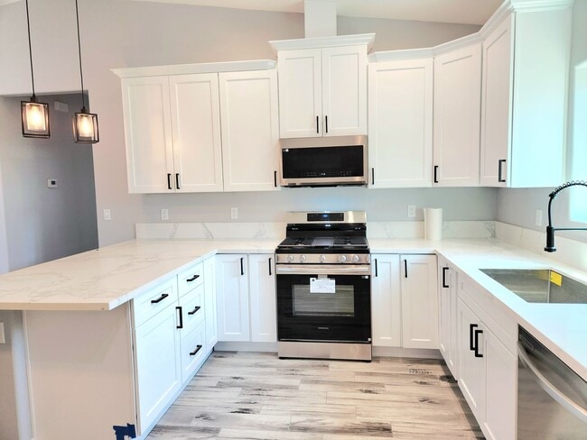 Foto del edificio - BRAND NEW 3/2 BATH home available for rent in Central BHC.