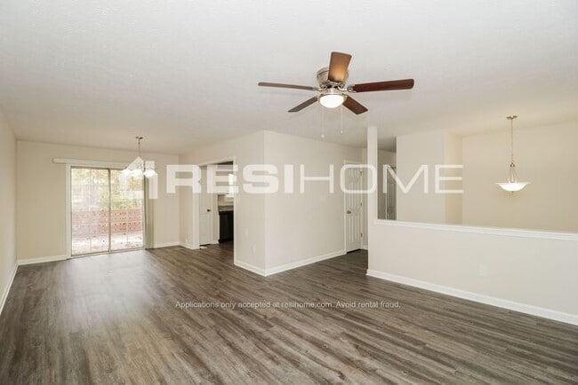 Foto del edificio - 434 Davis Mill Road S