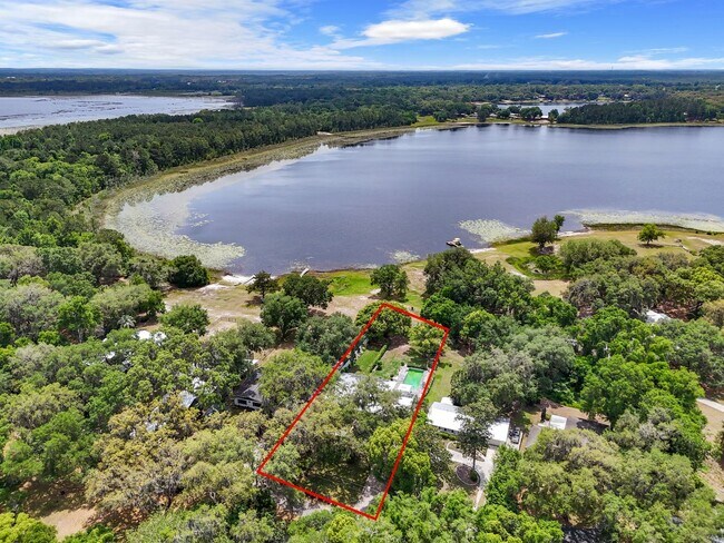 Building Photo - Welcome to your Pool/Lake Home!