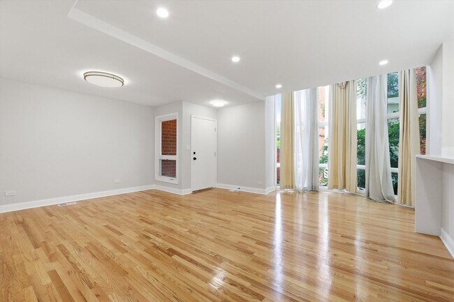Foto del edificio - 5510 S Cornell Ave