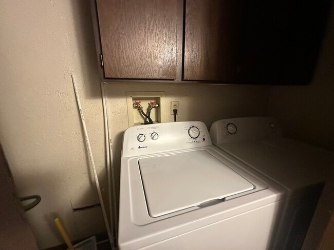 Building Photo - 718 Miller Ct