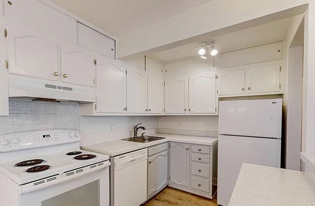 Building Photo - Settle Into a Prime Fort Collins Location & Enjoy $400 Off Your First Month