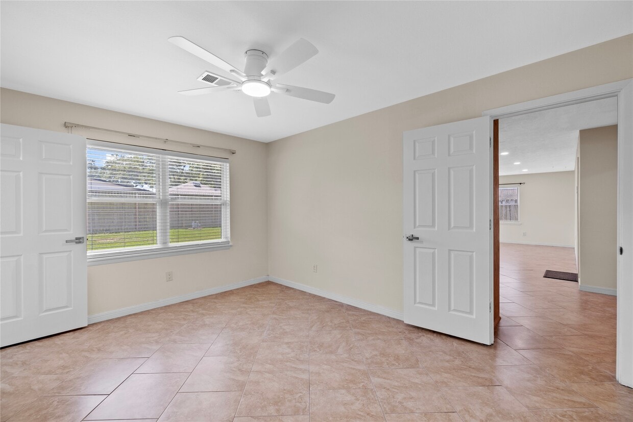 Building Photo - 10055 Westview Dr