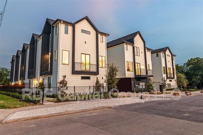 Foto del edificio - 3308 Birmingham Ave