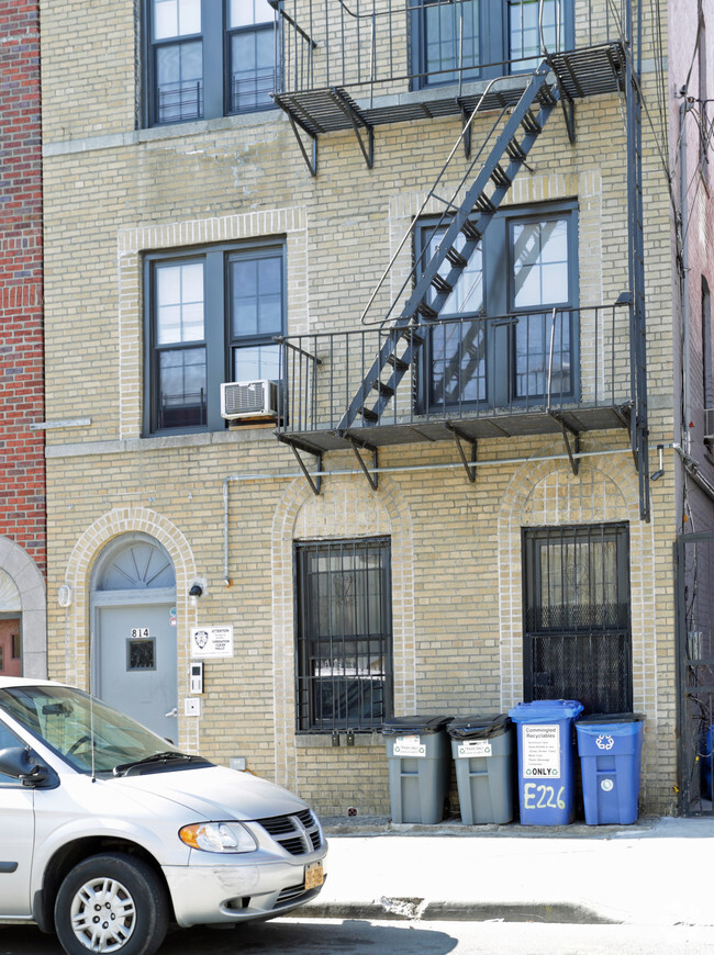 Building Photo - 814 E 226th St