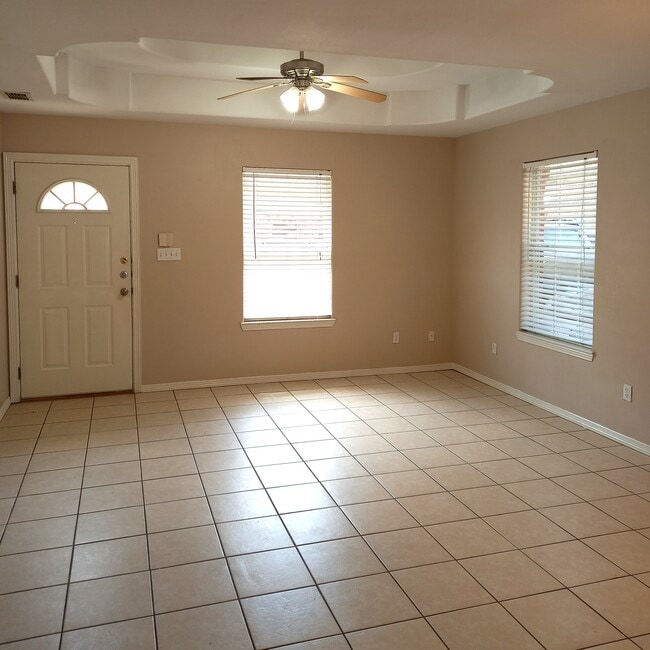 Foto del edificio - 715 S Dfw Dr