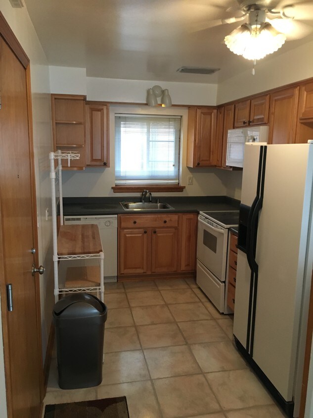 Primary Photo - 1410 Hinman Ave