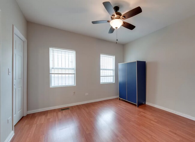 Building Photo - 1077 N Paulina St