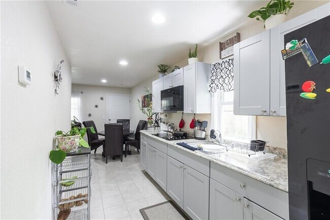 Building Photo - 728 Saybrook Cir NW