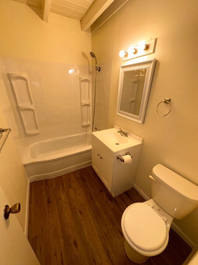 Foto del edificio - $1195 - 3 bed 2 bath - Single Family Home