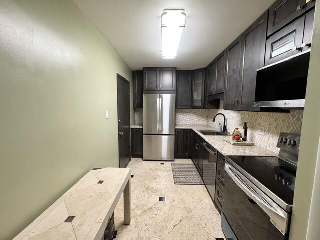 Foto del edificio - 2400 NE 33rd Ave