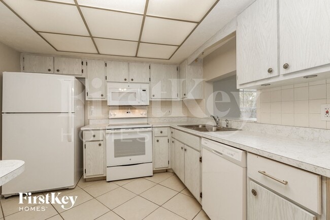 Foto del edificio - 2161 Tropic Ave