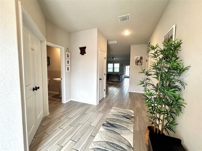 Building Photo - 115 Forsythia Trail