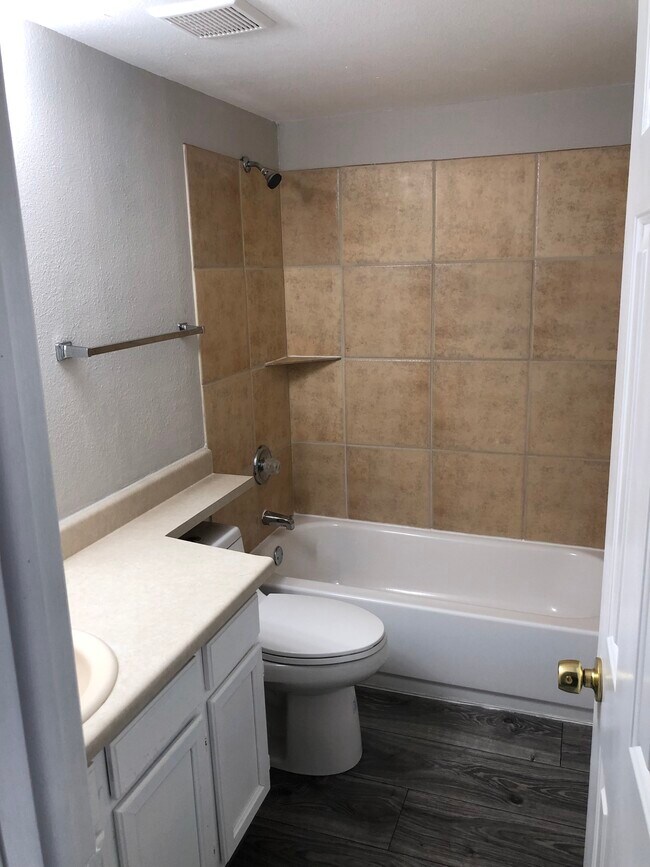 Building Photo - 457 S Memphis Way