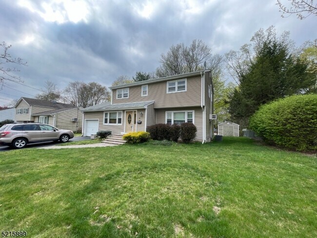 Building Photo - 42 Willow Way