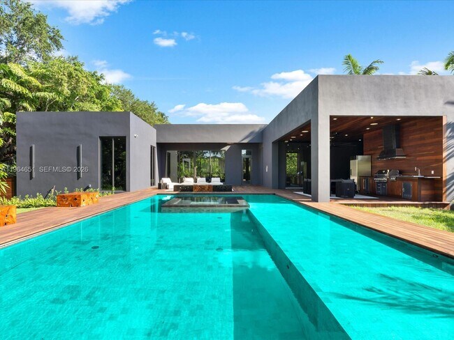 Foto del edificio - 871 NE 83rd St