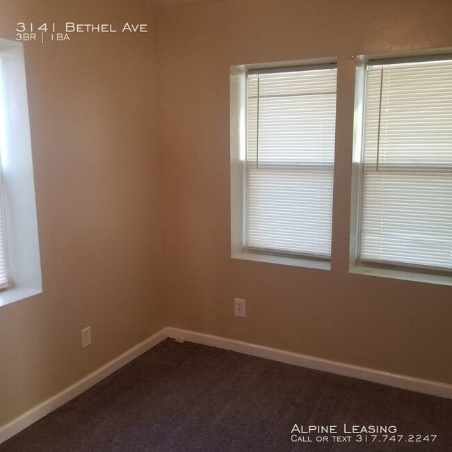 Building Photo - Near Southeast 3BR House!