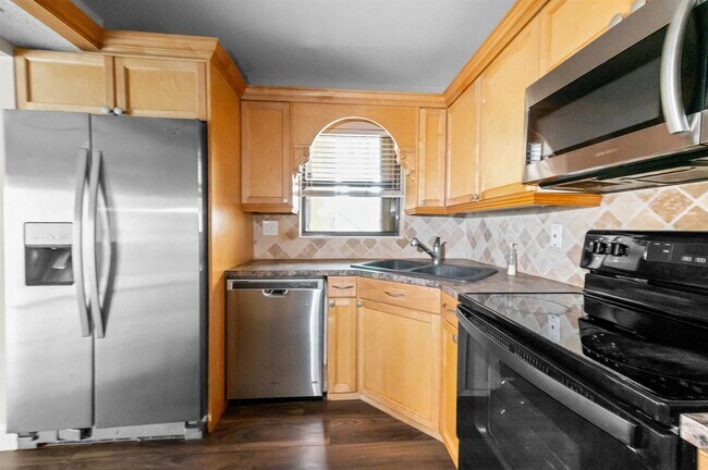 Foto del edificio - 3757 Cocoplum Cir