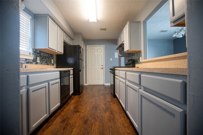 Building Photo - 8405 Comal St