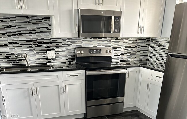 Building Photo - 4260 SE 20th Pl