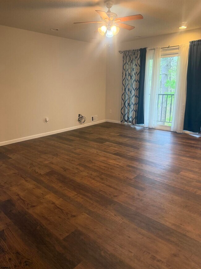 Foto del edificio - 217 Colonial Ct