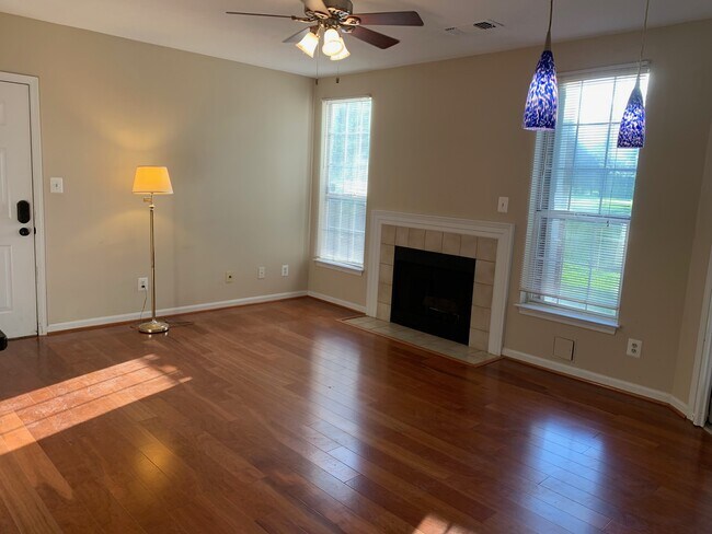 Sala de estar - 20303 Beechwood Ter