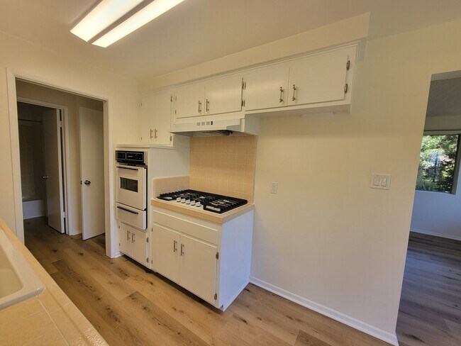 Foto del edificio - 13530 Leadwell St