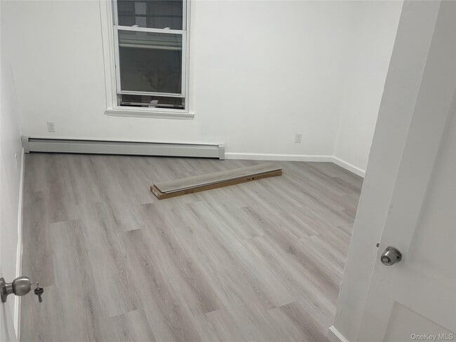 Building Photo - 130 Wickham Ave