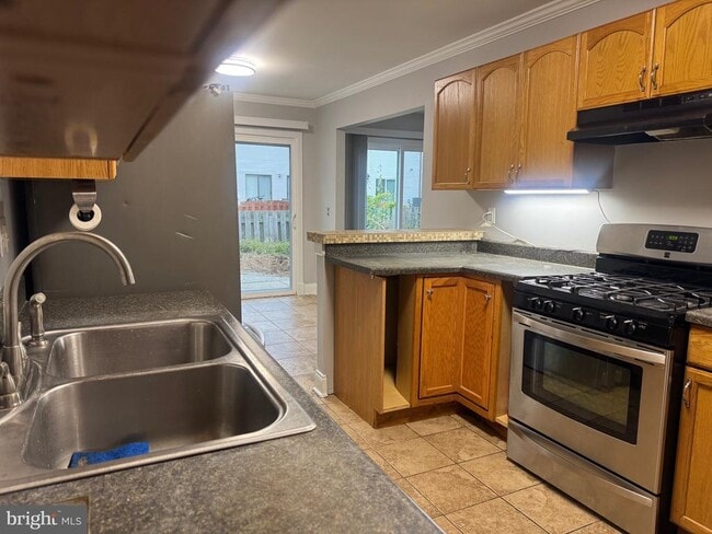 Building Photo - 10 Carob Ct