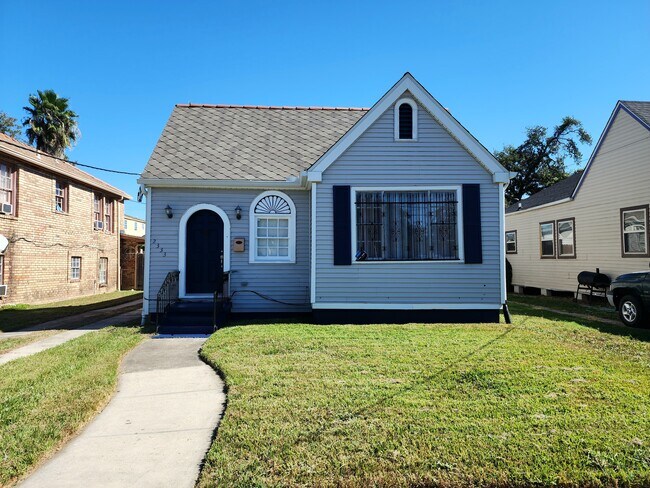 Foto del edificio - 2333 Pauline St