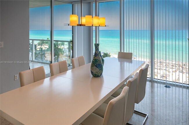 Foto del edificio - 16699 Collins Ave