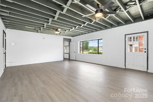 Building Photo - 412 Flat Dr