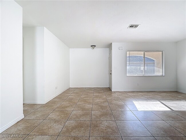 Foto del edificio - 1107 Cape Coral Pkwy W