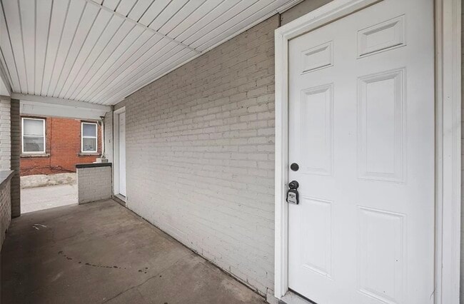 Building Photo - 1305 Airbrake Ave