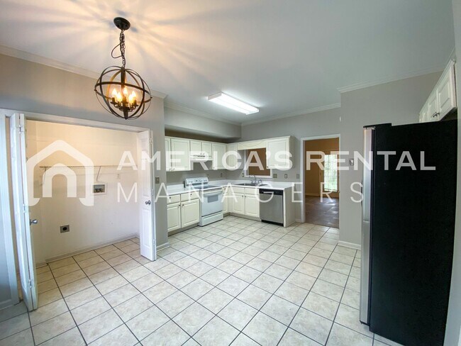 Building Photo - DEPOSIT PENDING! MOVE IN SPECIAL!!! - Townhome For Rent In Pelham!!! - Sign a lease by 4/15 to re...