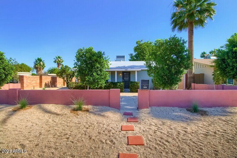 Primary Photo - 1430 E Meadowbrook Ave