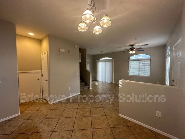 Building Photo - 2727 N Price Rd