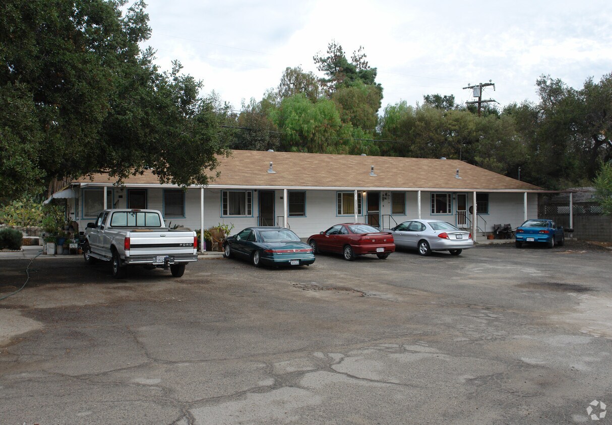 Foto del edificio - 494-500 Burnham Rd