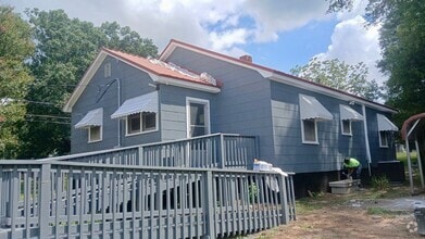 Building Photo - 302 College St